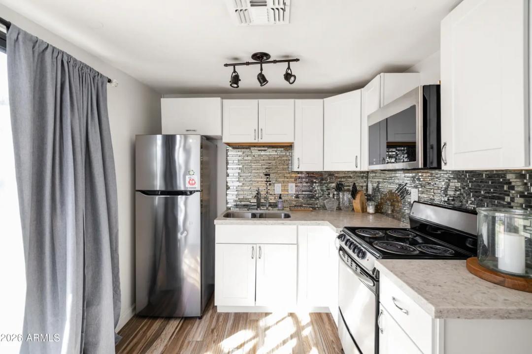 Real Estate Picture 30