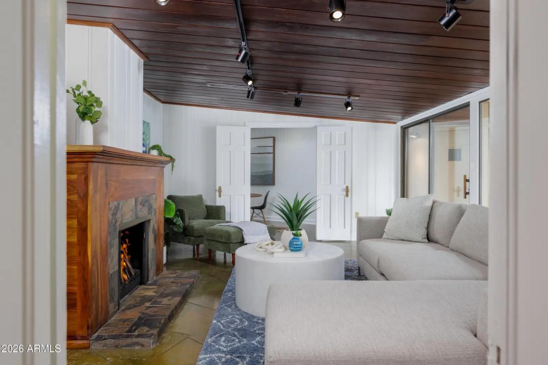 Real Estate Picture 4