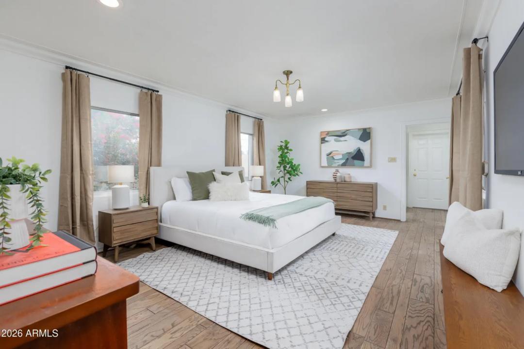 Real Estate Picture 6