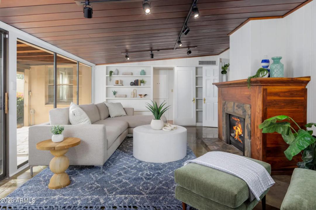 Real Estate Picture 12