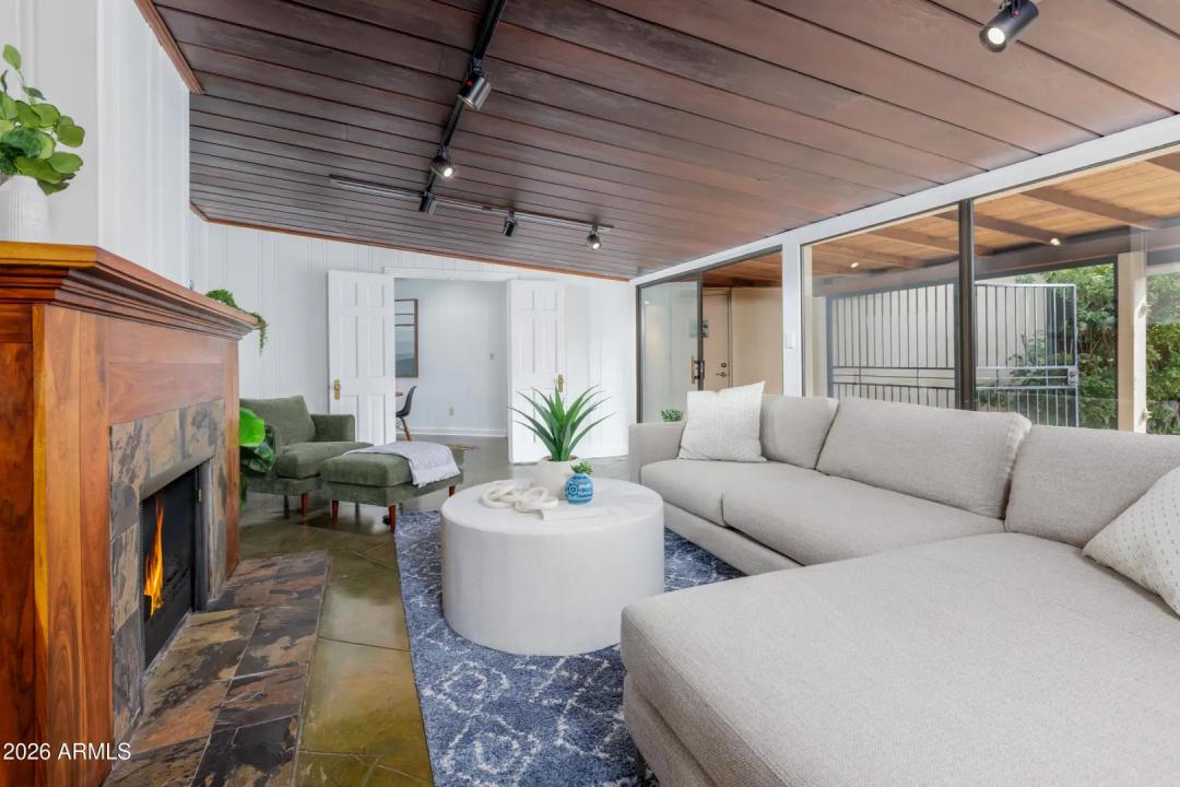 Real Estate Picture 13