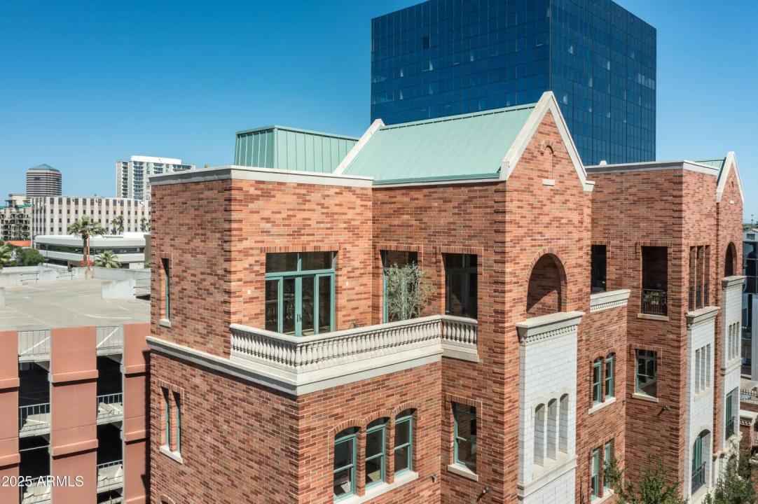 Real Estate Picture 3