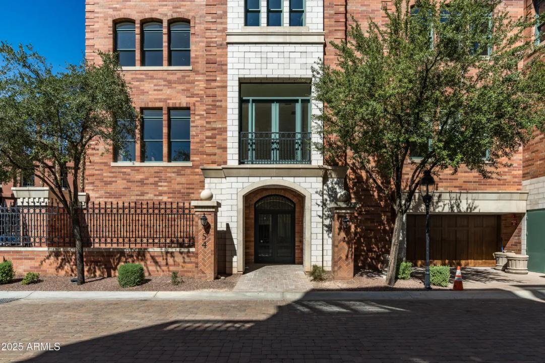 Real Estate Picture 4