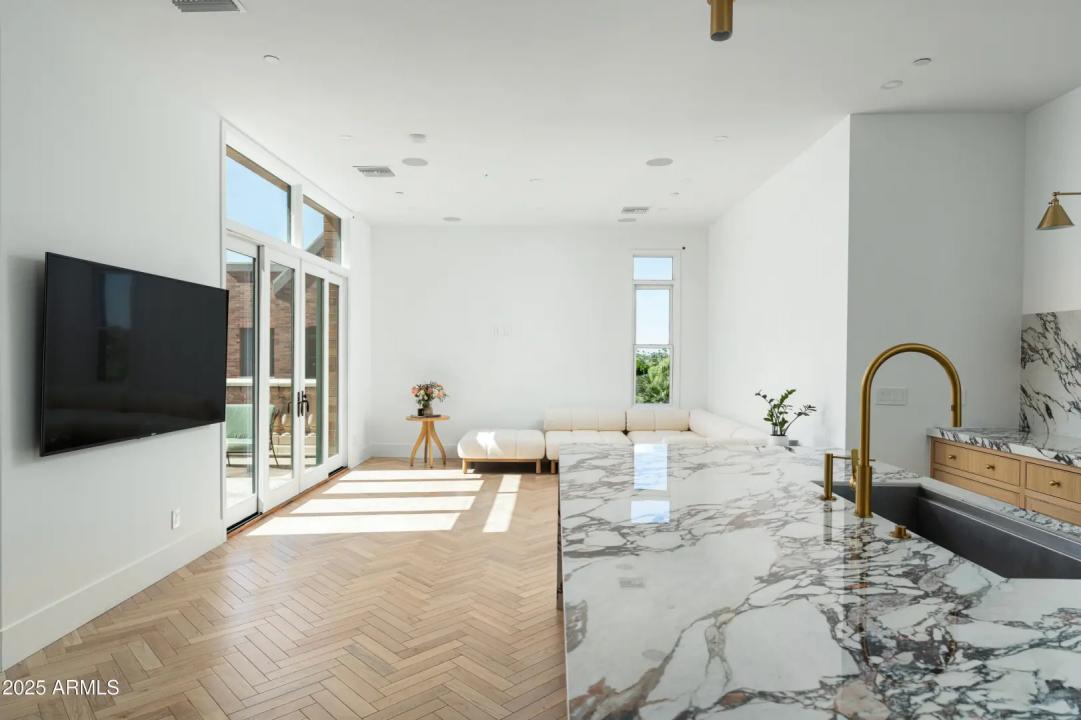 Real Estate Picture 7