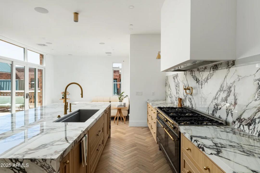 Real Estate Picture 8