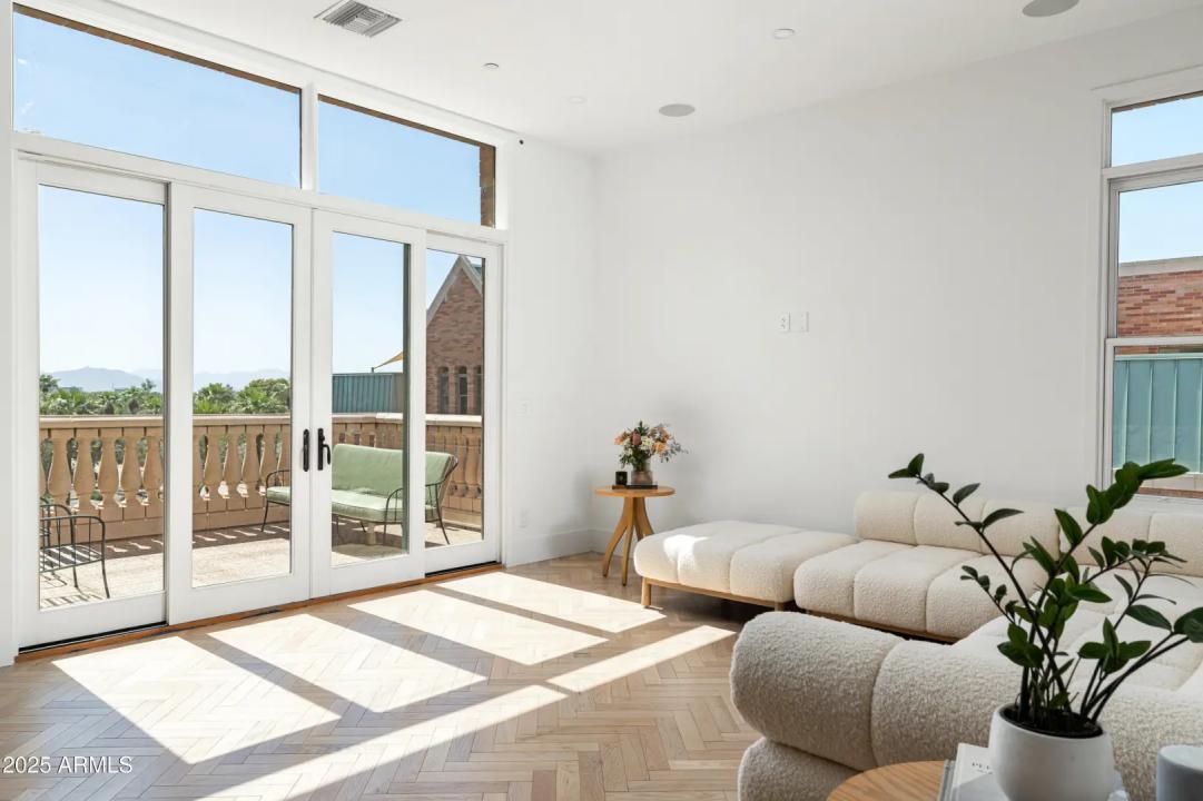 Real Estate Picture 9