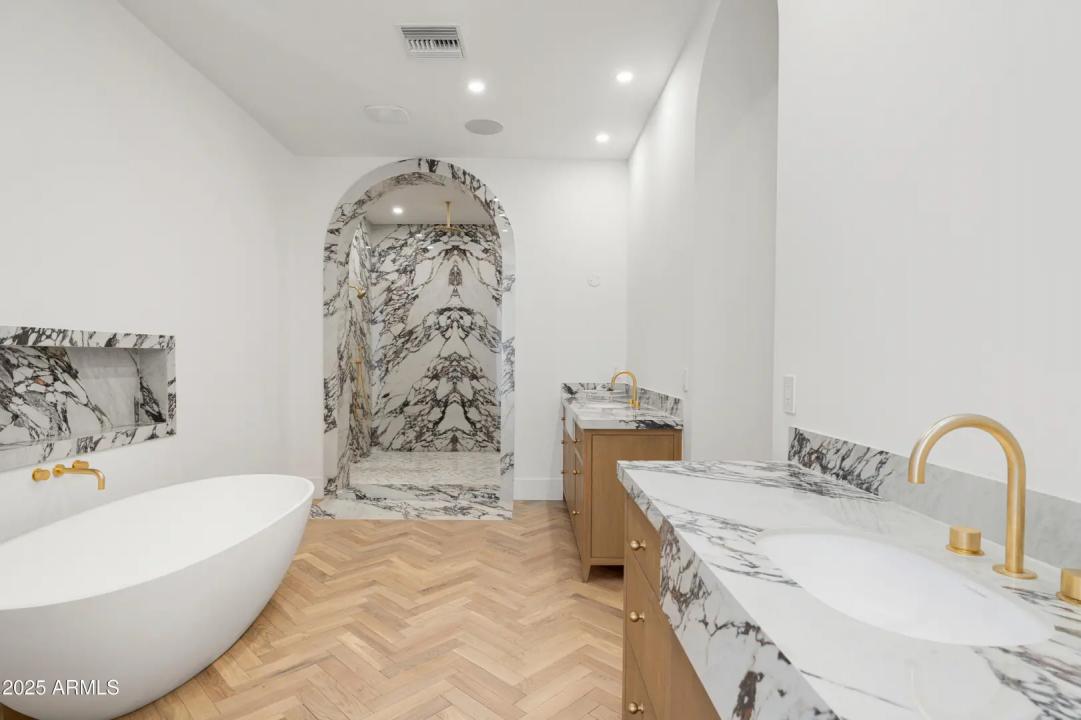 Real Estate Picture 16