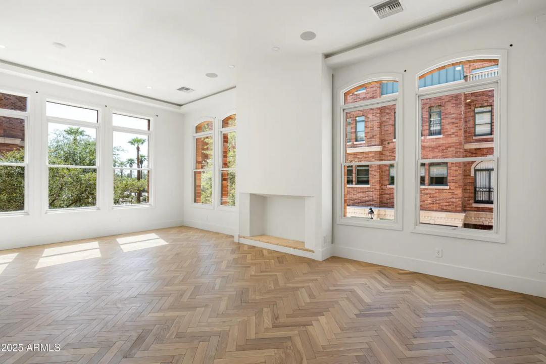 Real Estate Picture 18