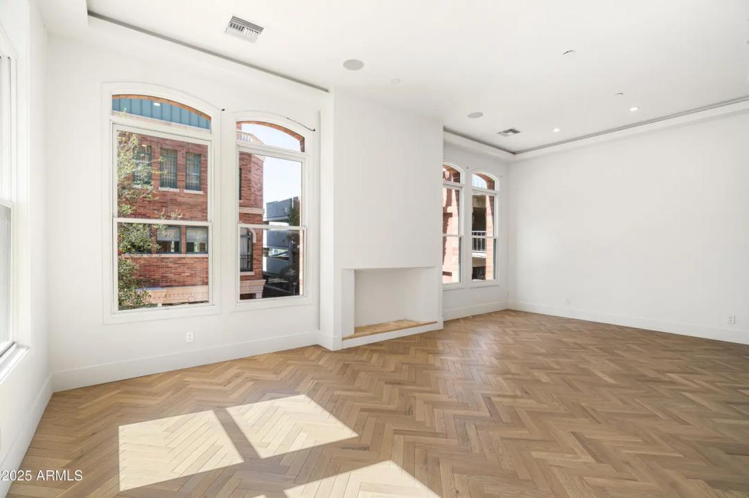 Real Estate Picture 19