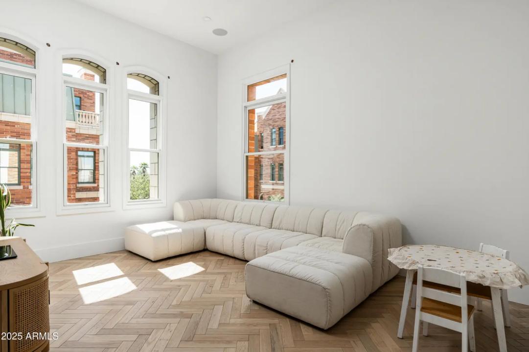 Real Estate Picture 20