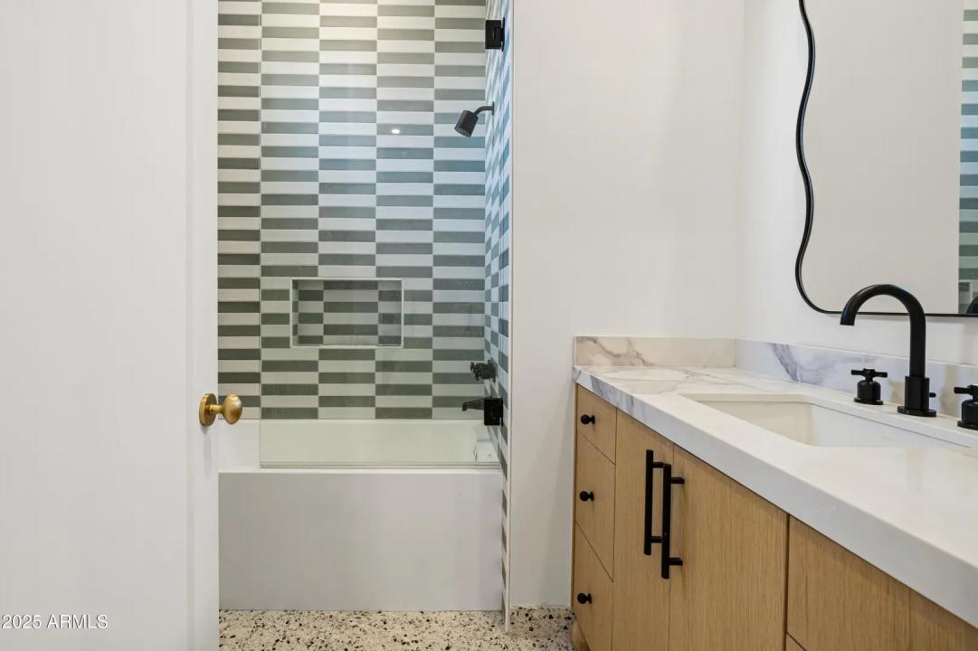 Real Estate Picture 25