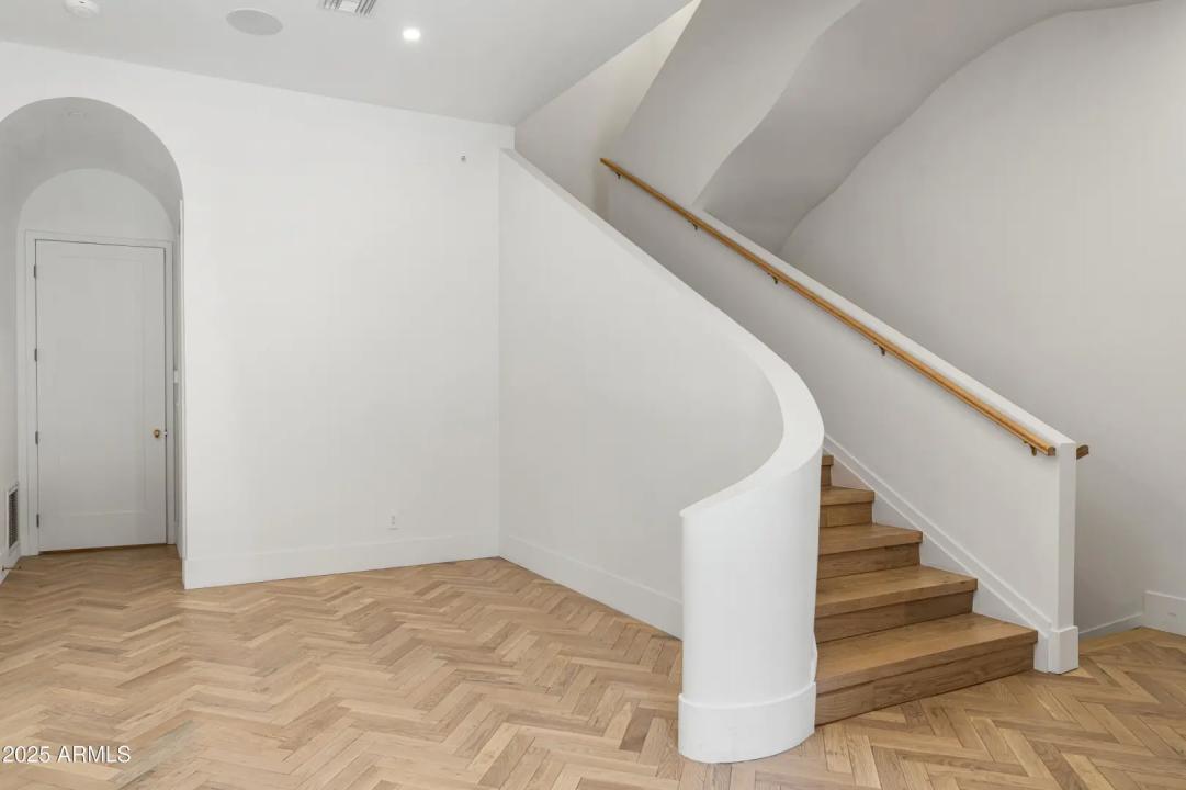 Real Estate Picture 27