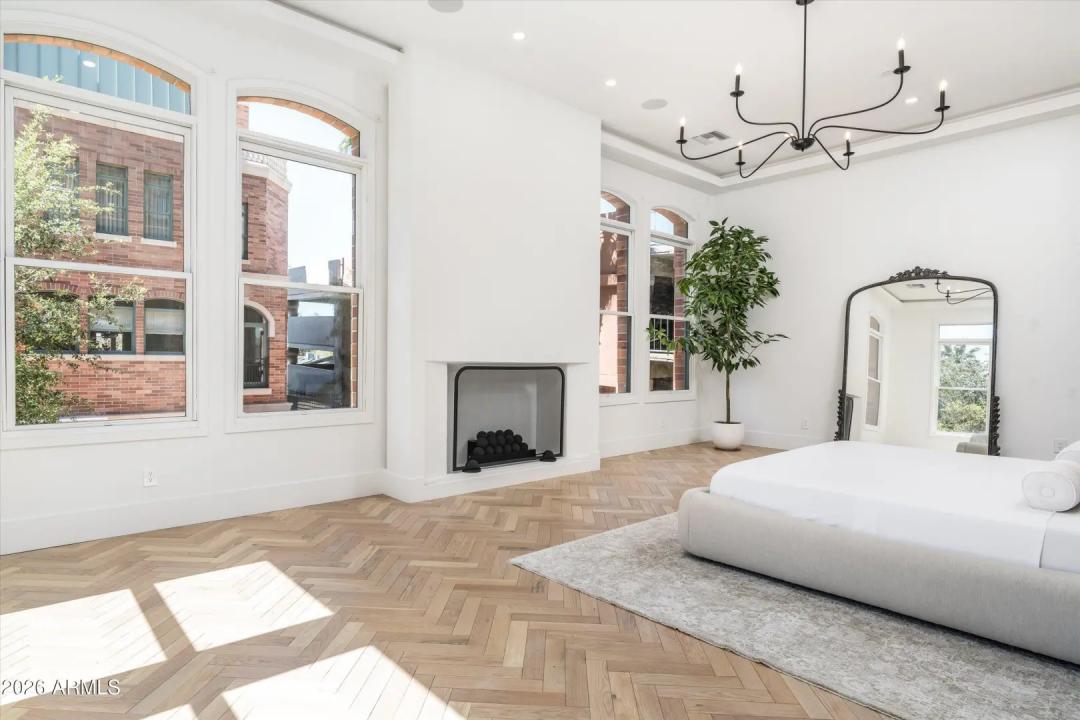 Real Estate Picture 16