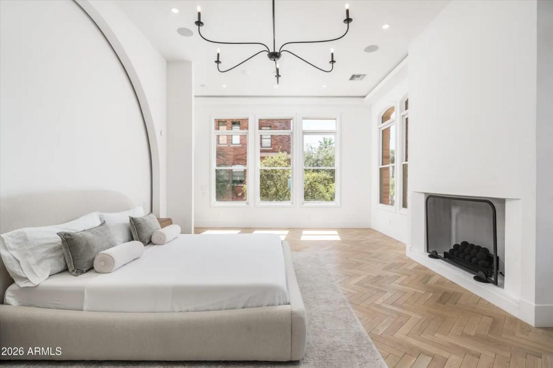 Real Estate Picture 18