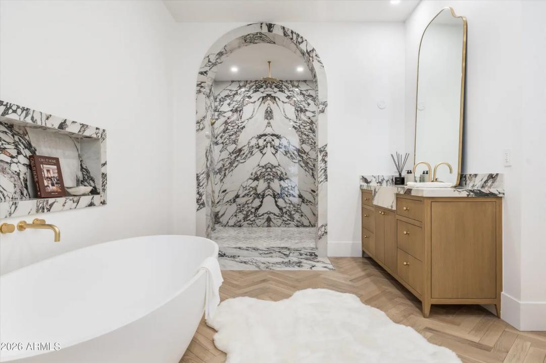 Real Estate Picture 14