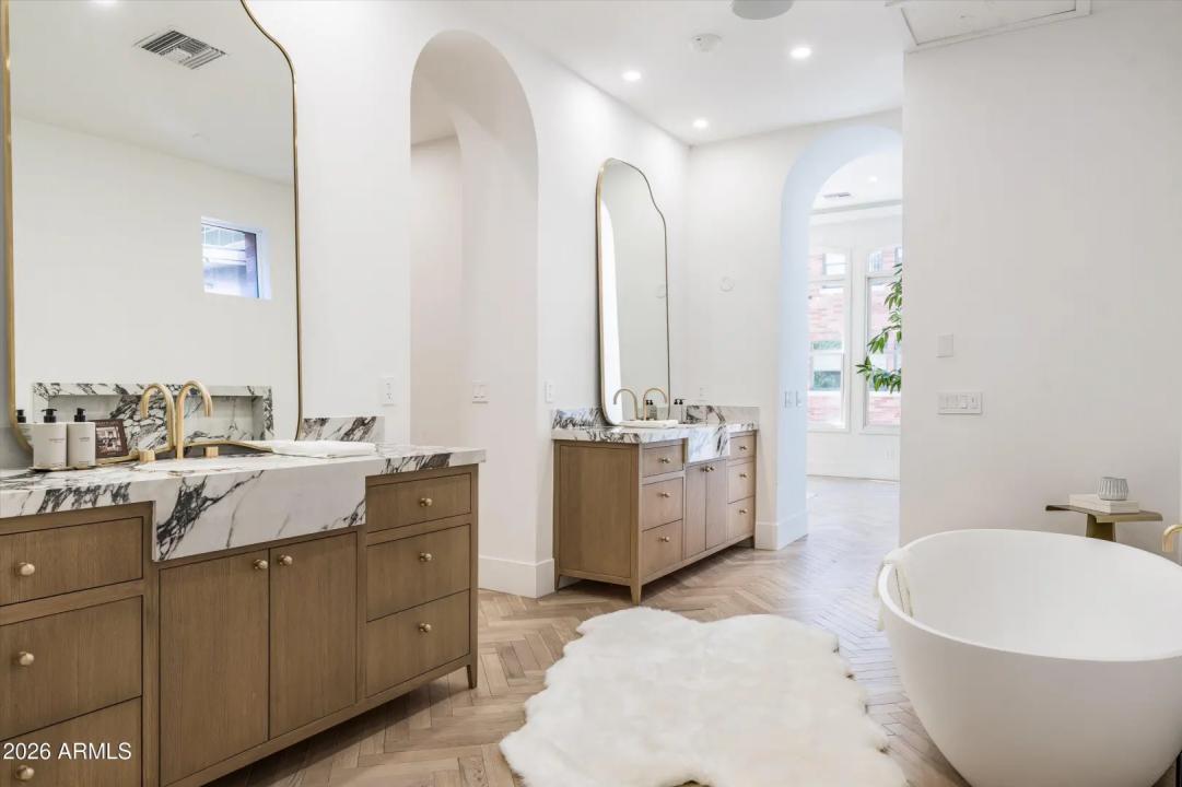 Real Estate Picture 15