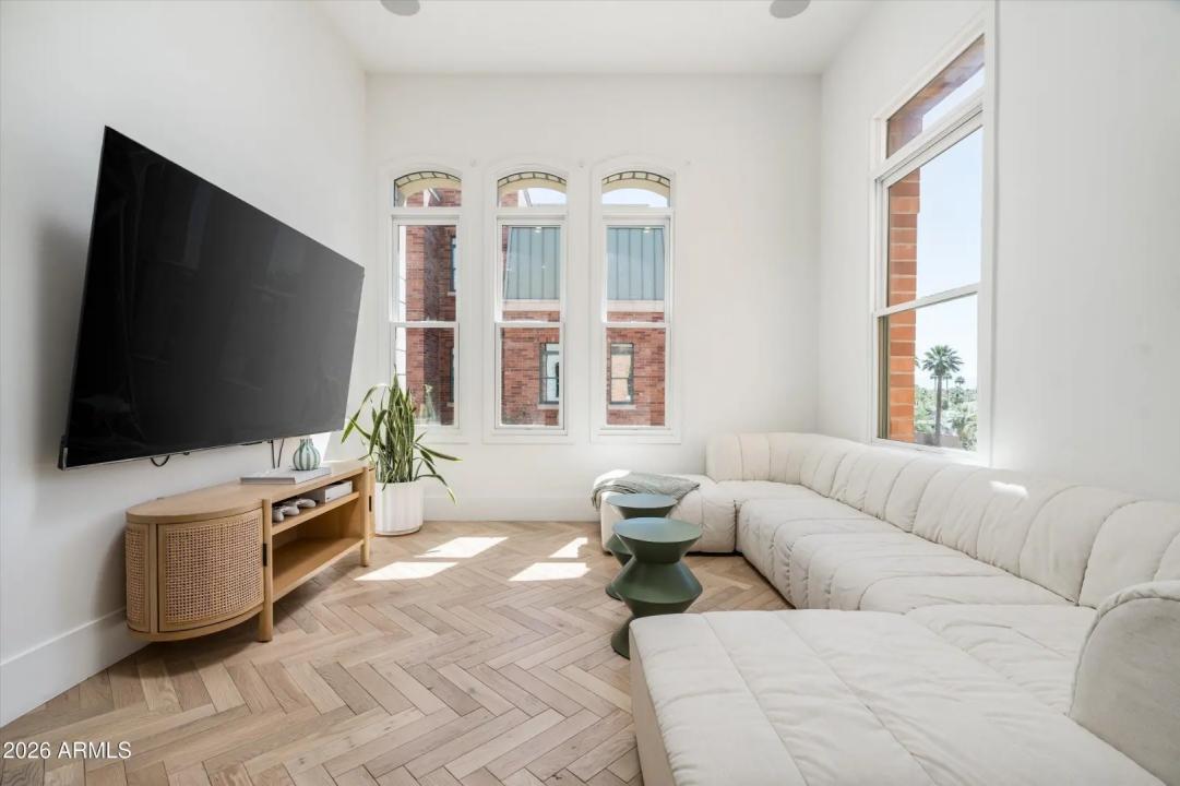 Real Estate Picture 21