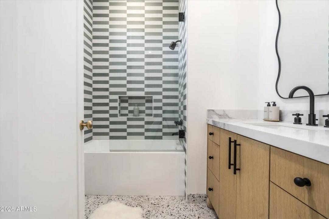 Real Estate Picture 25