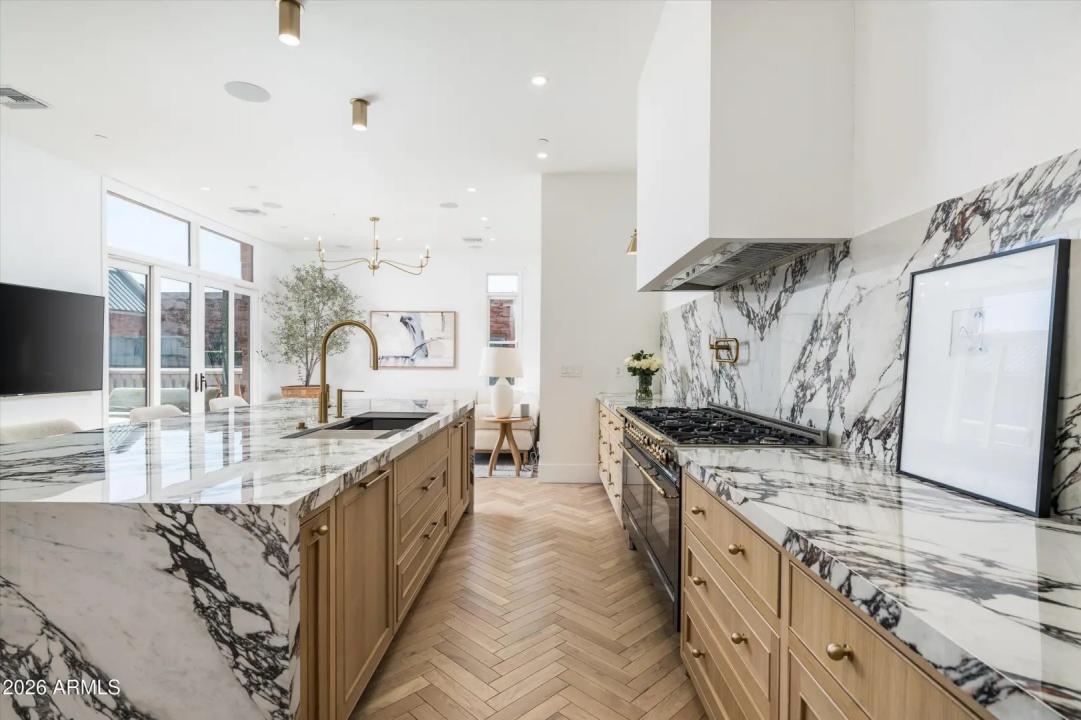 Real Estate Picture 11