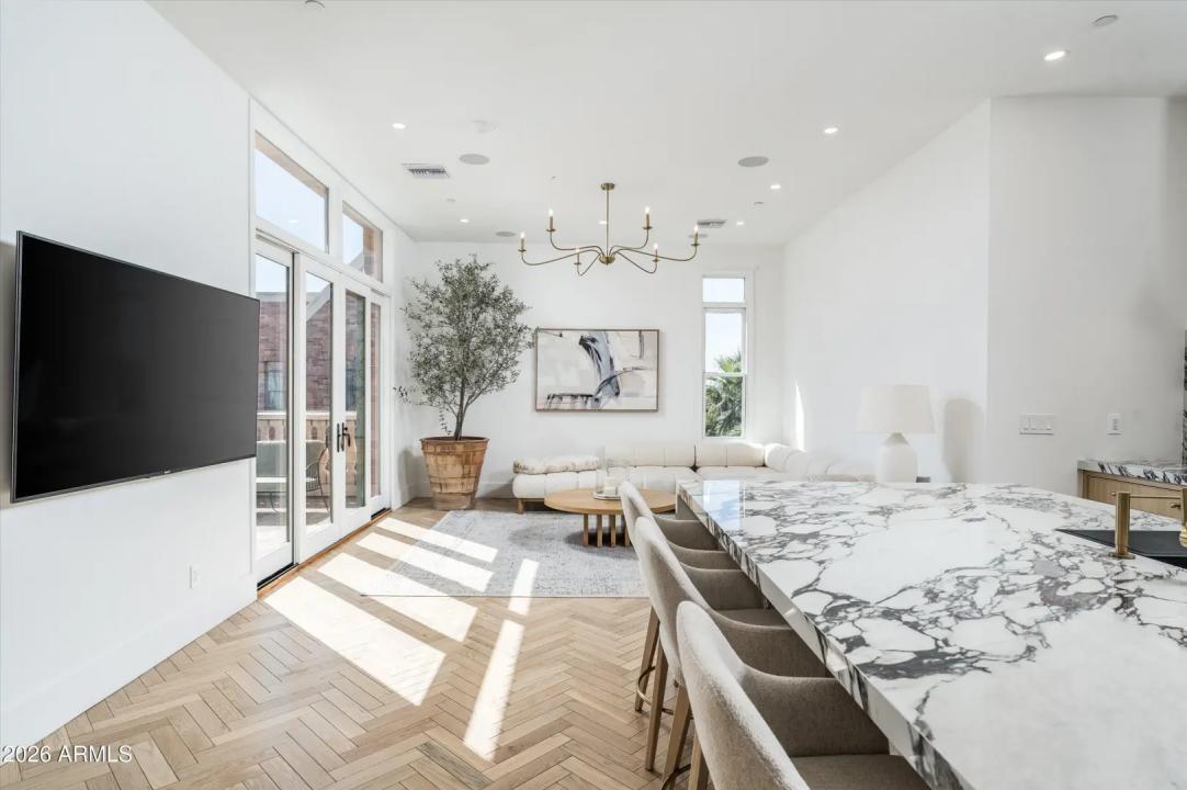 Real Estate Picture 9