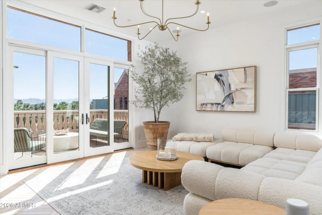 Real Estate Picture 10