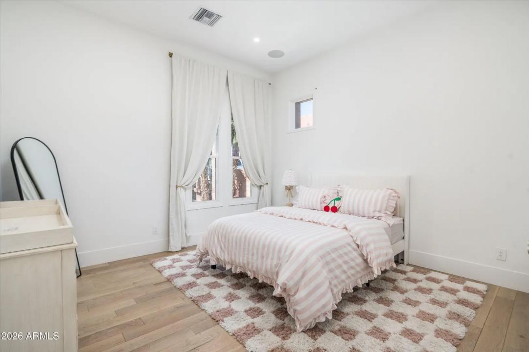 Real Estate Picture 22