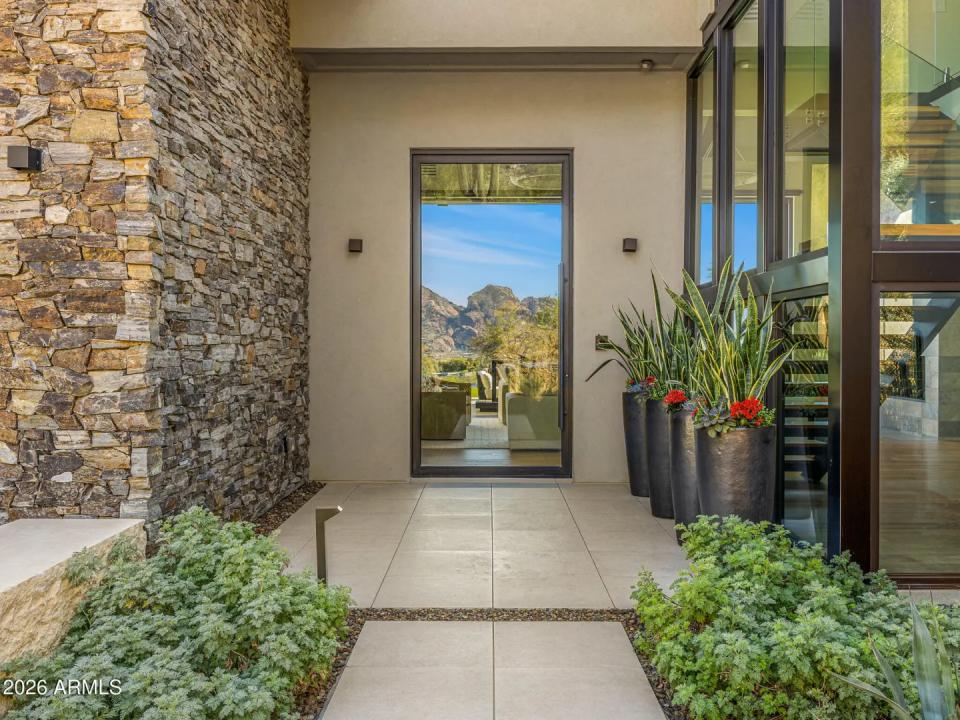 Real Estate Picture 11