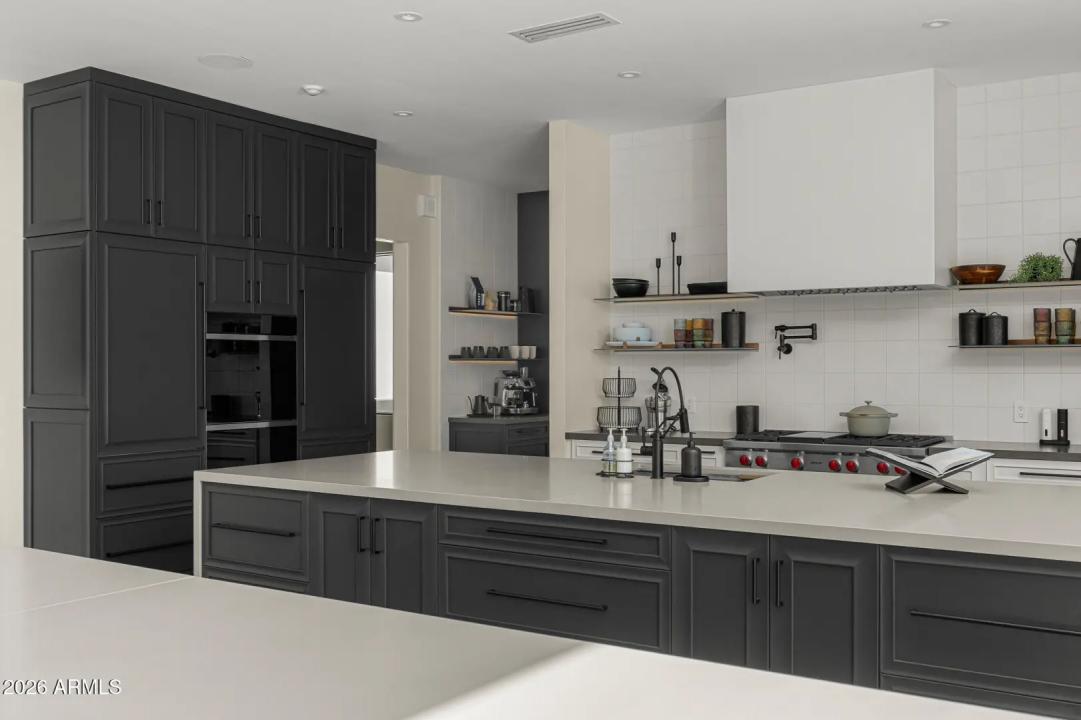 Real Estate Picture 18