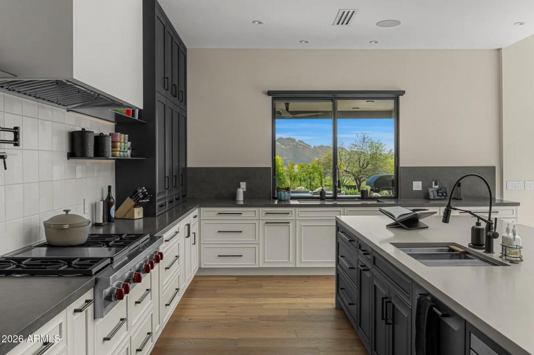 Real Estate Picture 5