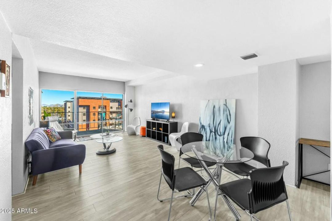 Real Estate Picture 12