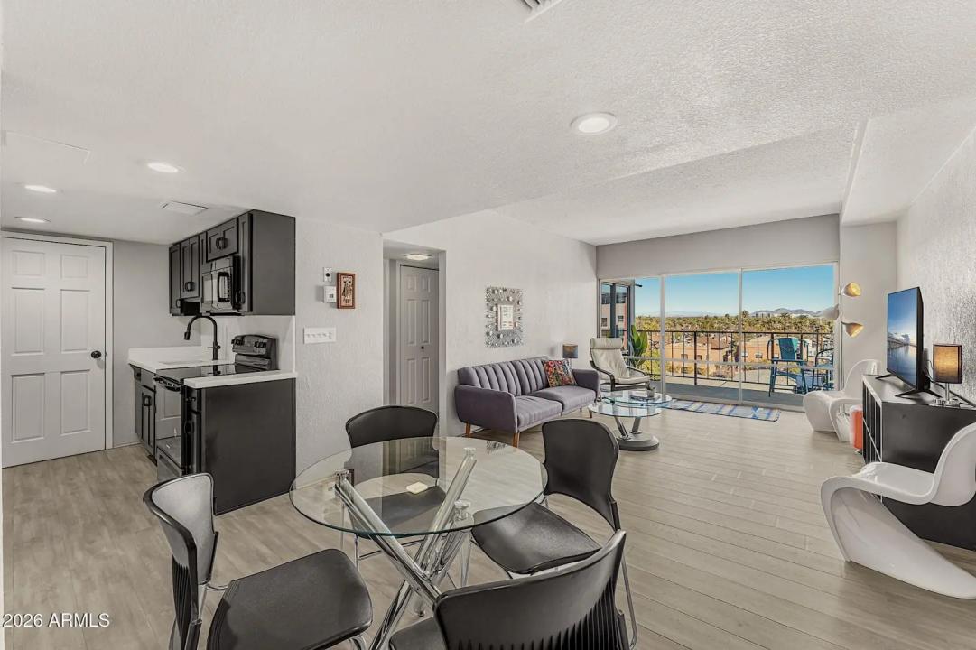 Real Estate Picture 4