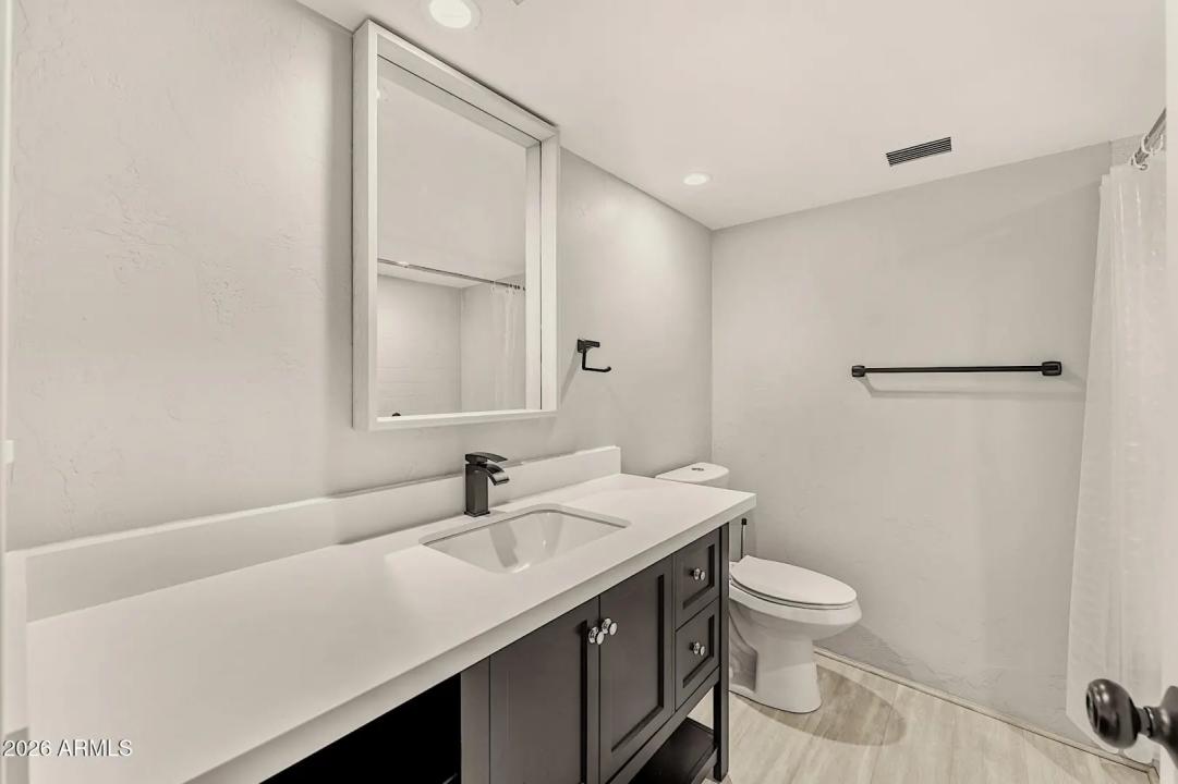 Real Estate Picture 7