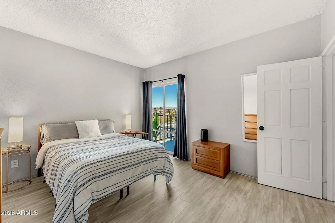 Real Estate Picture 8
