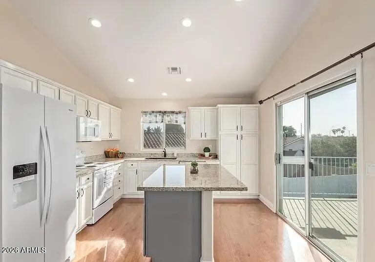 Real Estate Picture 7