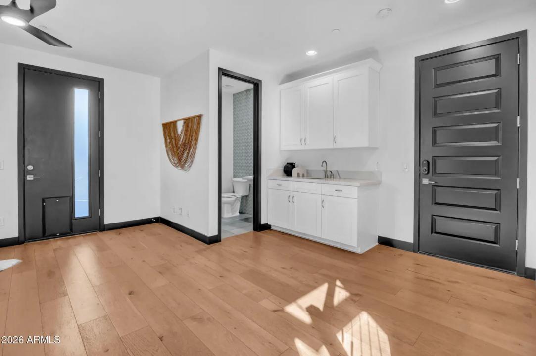 Real Estate Picture 4