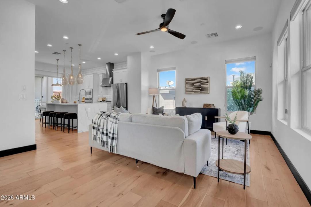 Real Estate Picture 10