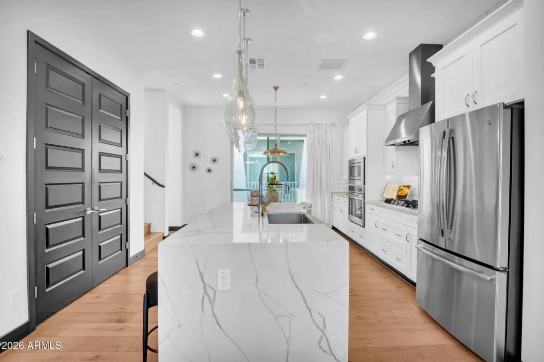 Real Estate Picture 14