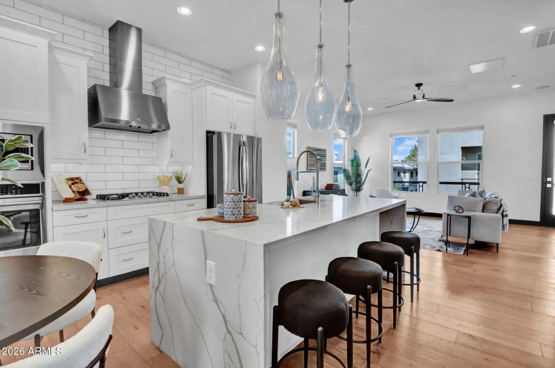 Real Estate Picture 17