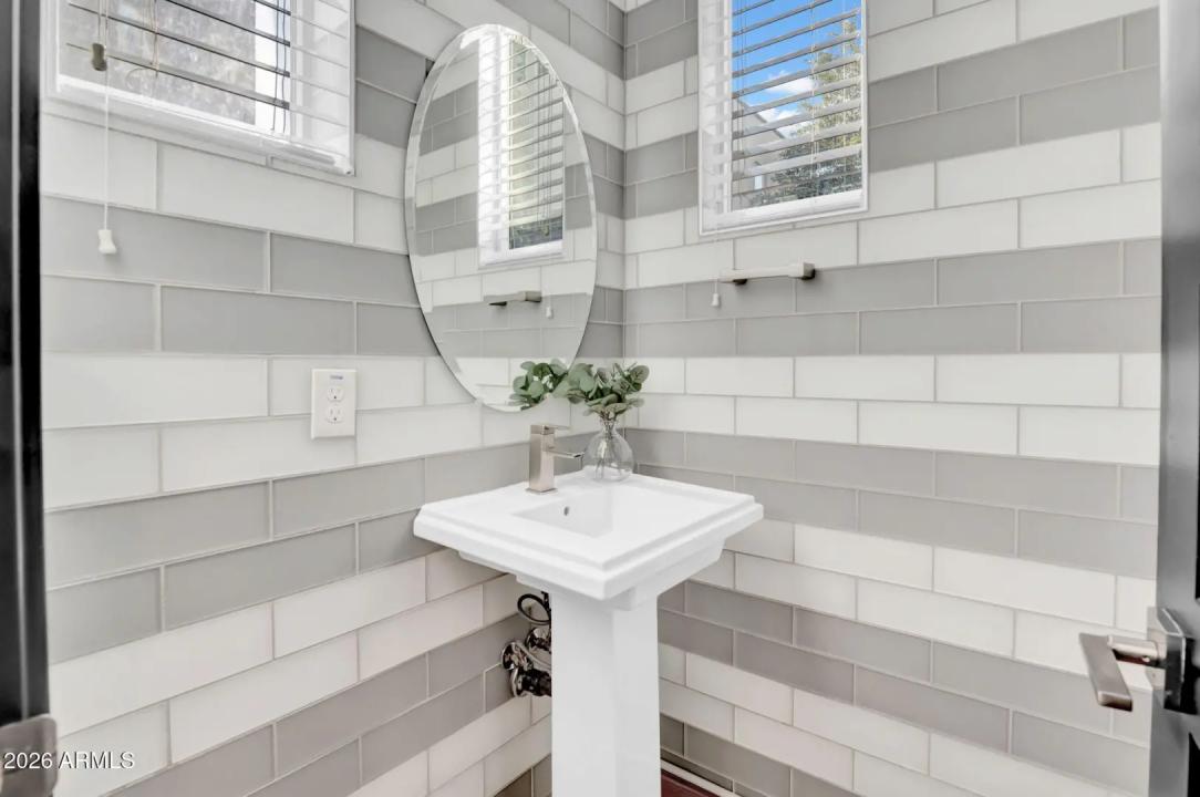 Real Estate Picture 20