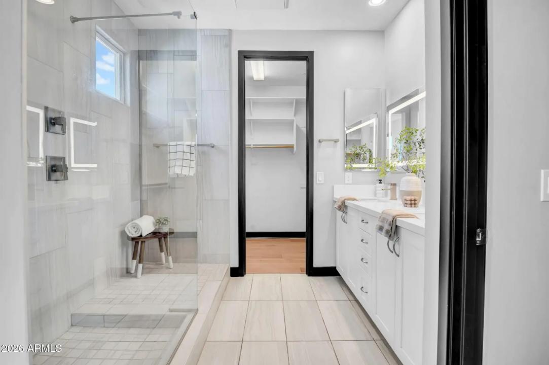 Real Estate Picture 25