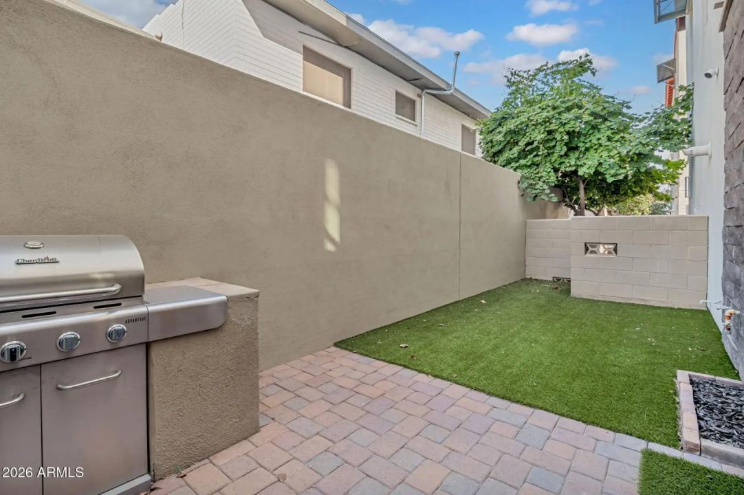 Real Estate Picture 7