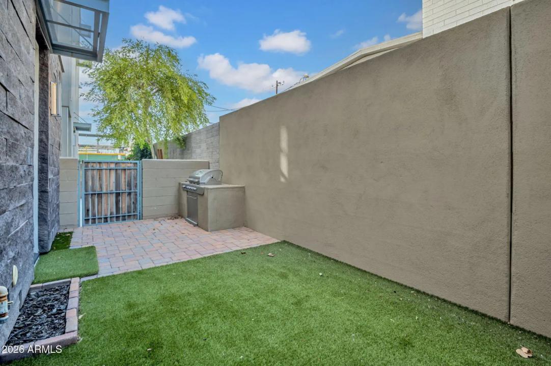 Real Estate Picture 9