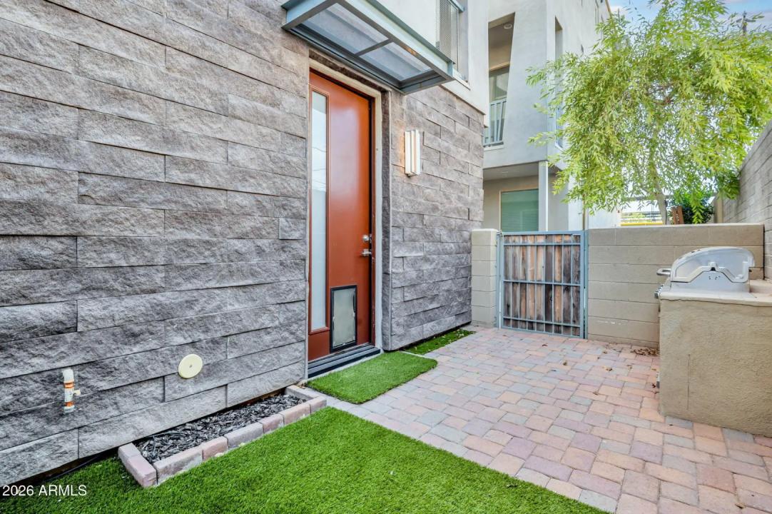 Real Estate Picture 8