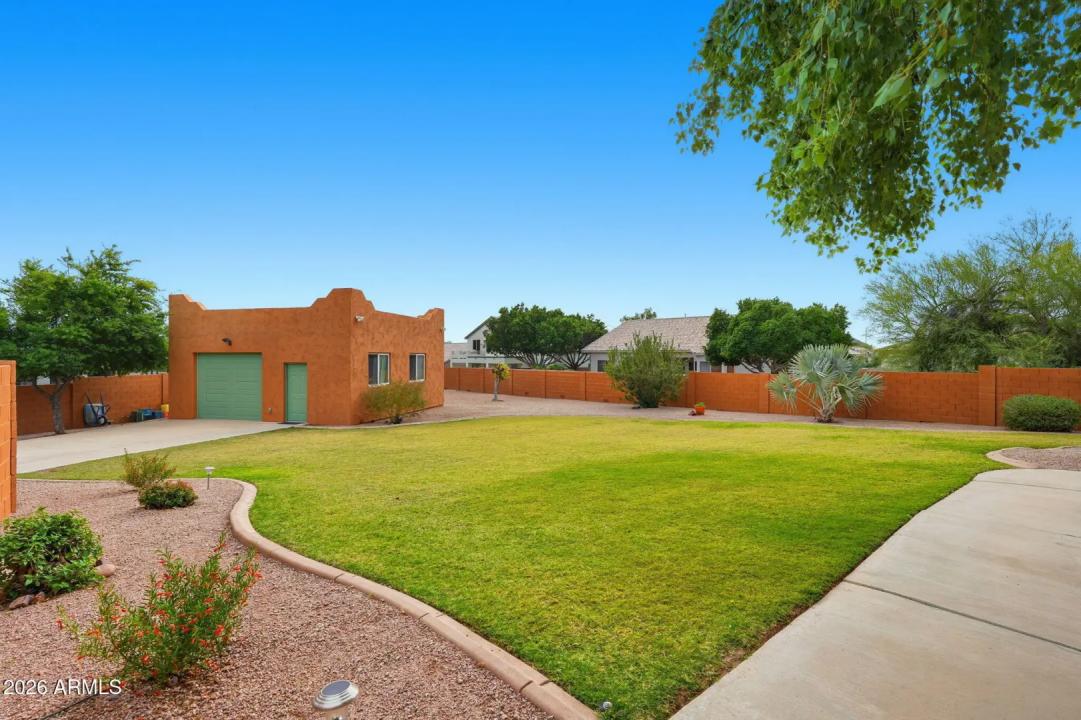 Real Estate Picture 11