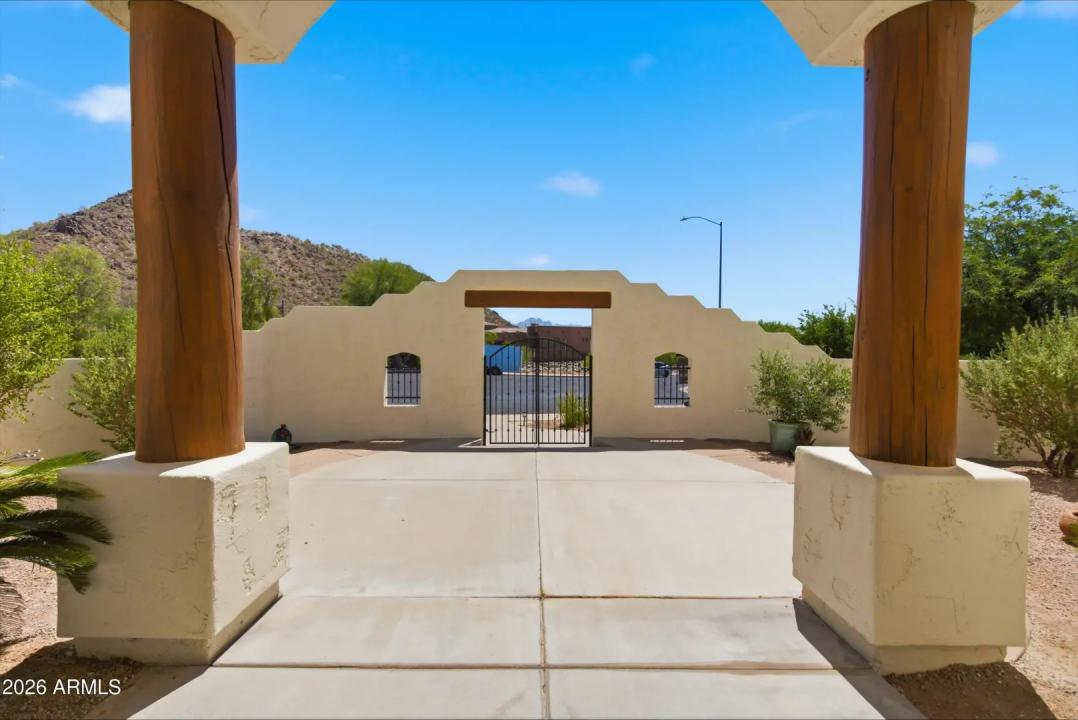 Real Estate Picture 3