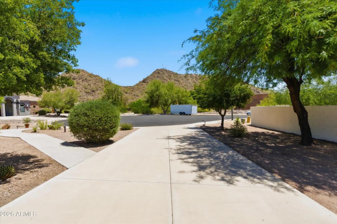 Real Estate Picture 4