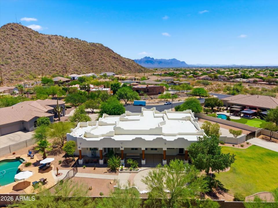 Real Estate Picture 16