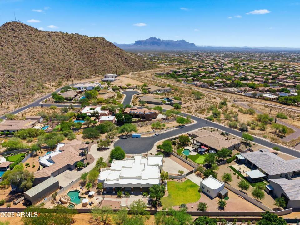 Real Estate Picture 18