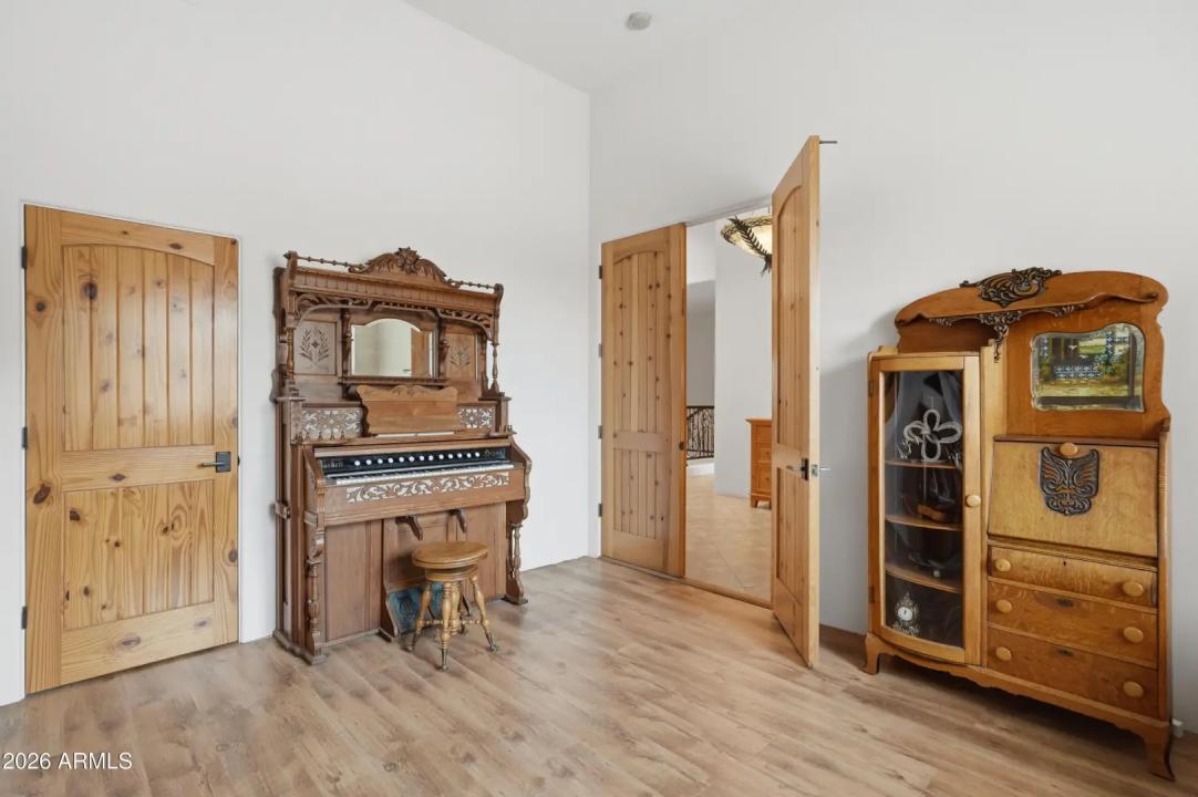 Real Estate Picture 12