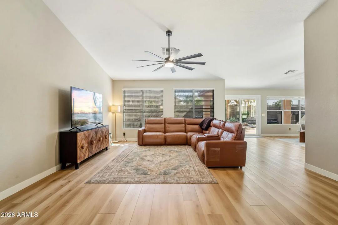 Real Estate Picture 4